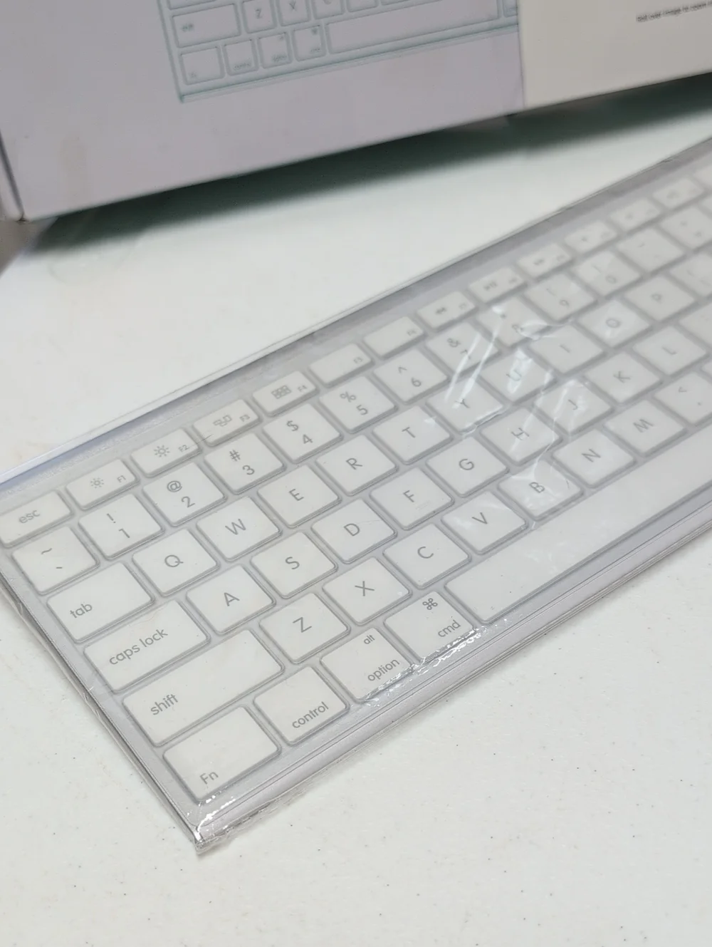 Macally Premium Bluetooth Keyboard and Mouse Combo - White
